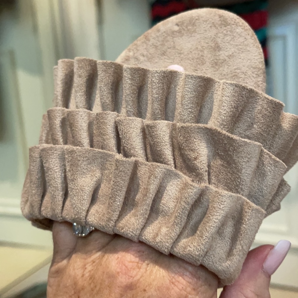 COPY - NWOTS “FULL OF RUFFLES” THESE TAUPE SLIDES SO FUN